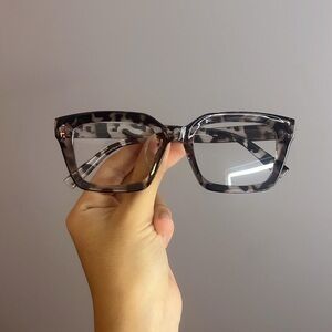 Leopard print blue V glasses protection